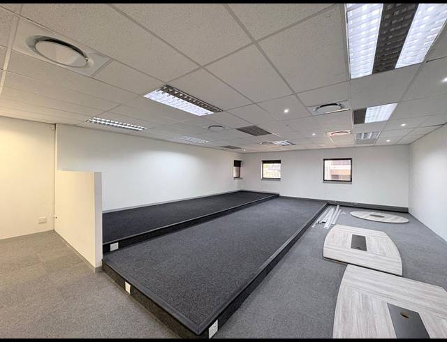 424M² OFFICE TO LET IN MIDRIDGE PARK